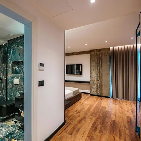 Cuni Luxury