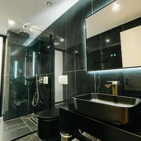 Cuni Luxury Σαράντα